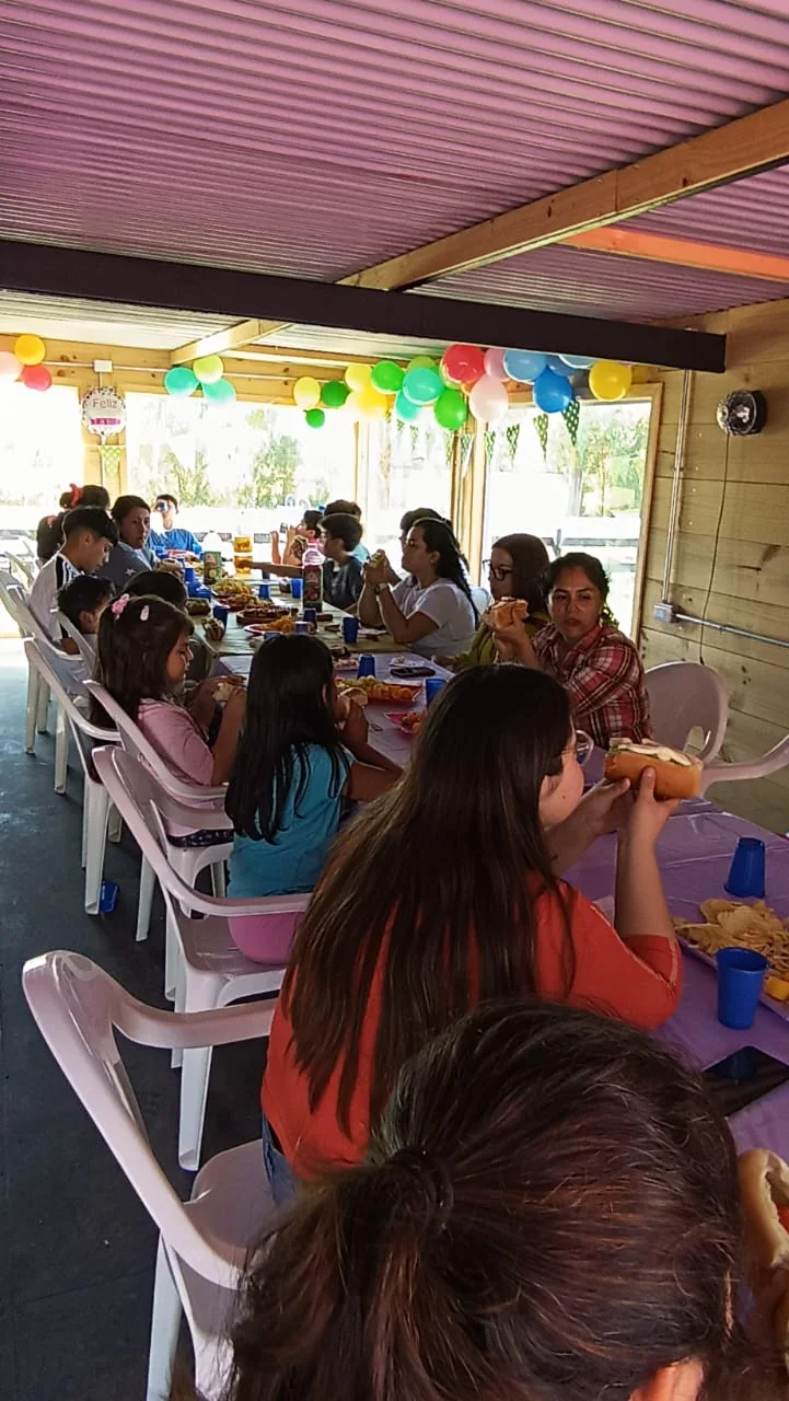 Actividad y encuentro grupal en Club Bahía Sports