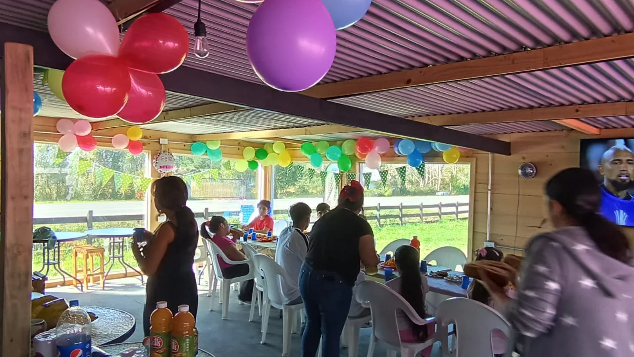 Actividad y encuentro grupal en Club Bahía Sports