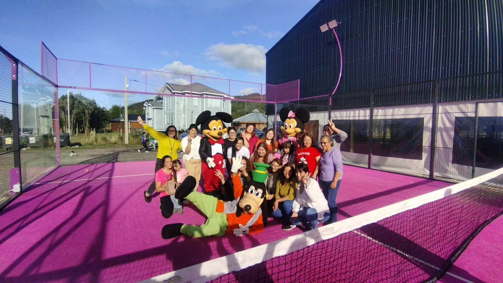 Actividad y encuentro grupal en Club Bahía Sports