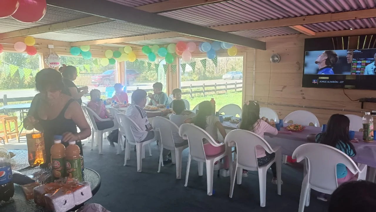 Actividad y encuentro grupal en Club Bahía Sports