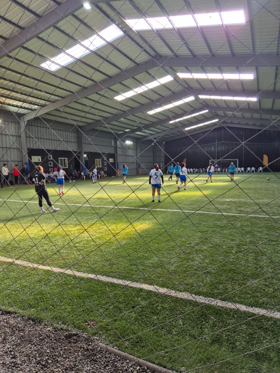 Partido de fútbol en competencia de Club Bahía Sports