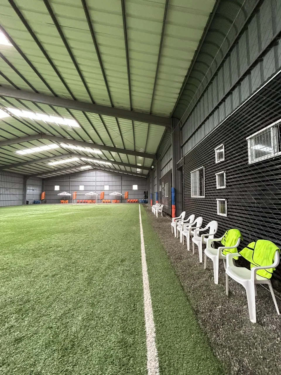 Cancha techada de fútbol 7 de Club Bahía Sports