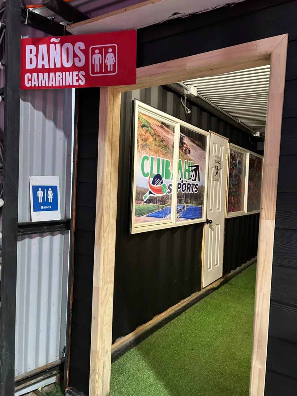 Acceso a servicios higiénicos del club